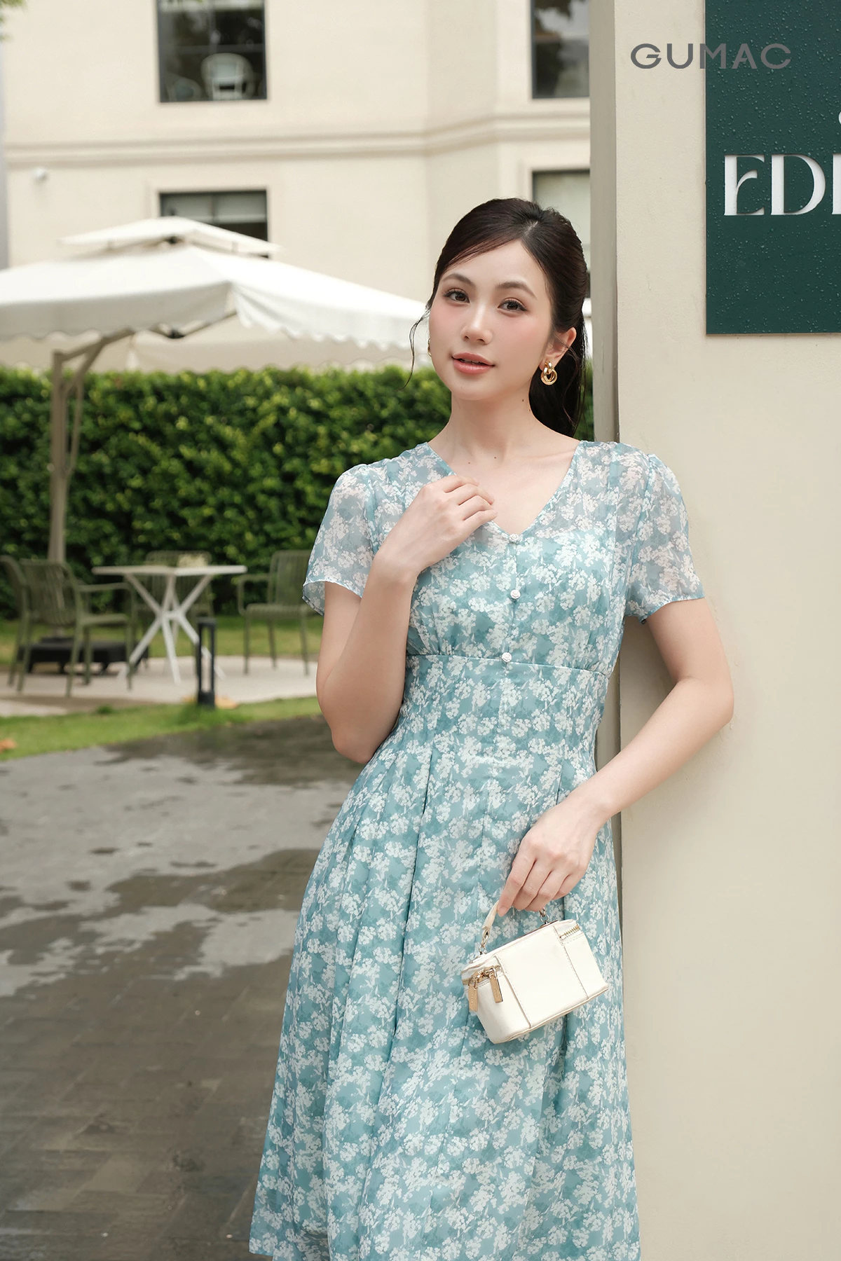 Đầm Nữ GUMAC Form A Xòe Hoa Cổ V Ngắn Nhún Vai Tôn Dáng Dịu Dàng Thanh Lịch Phù Hợp Đi Làm Đi Tiệc DG07026