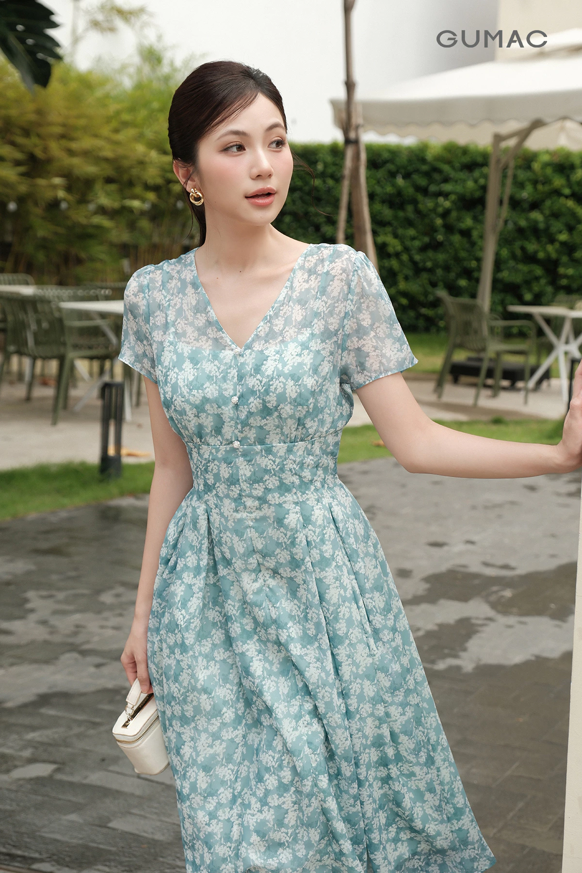 Đầm Nữ GUMAC Form A Xòe Hoa Cổ V Ngắn Nhún Vai Tôn Dáng Dịu Dàng Thanh Lịch Phù Hợp Đi Làm Đi Tiệc DG07026