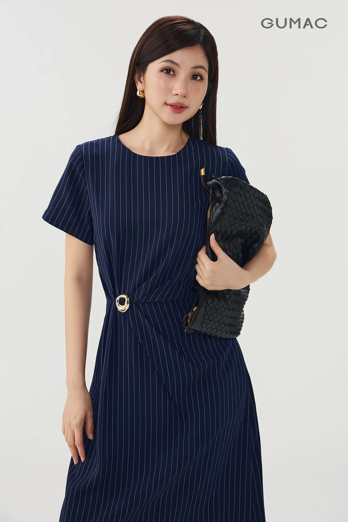 Đầm Nữ GUMAC Dáng Xòe Draping Cổ Tròn Tay Ngắn Có Túi Sườn Tiện Lợi Đính Phụ Kiện Thanh Lịch DG07101