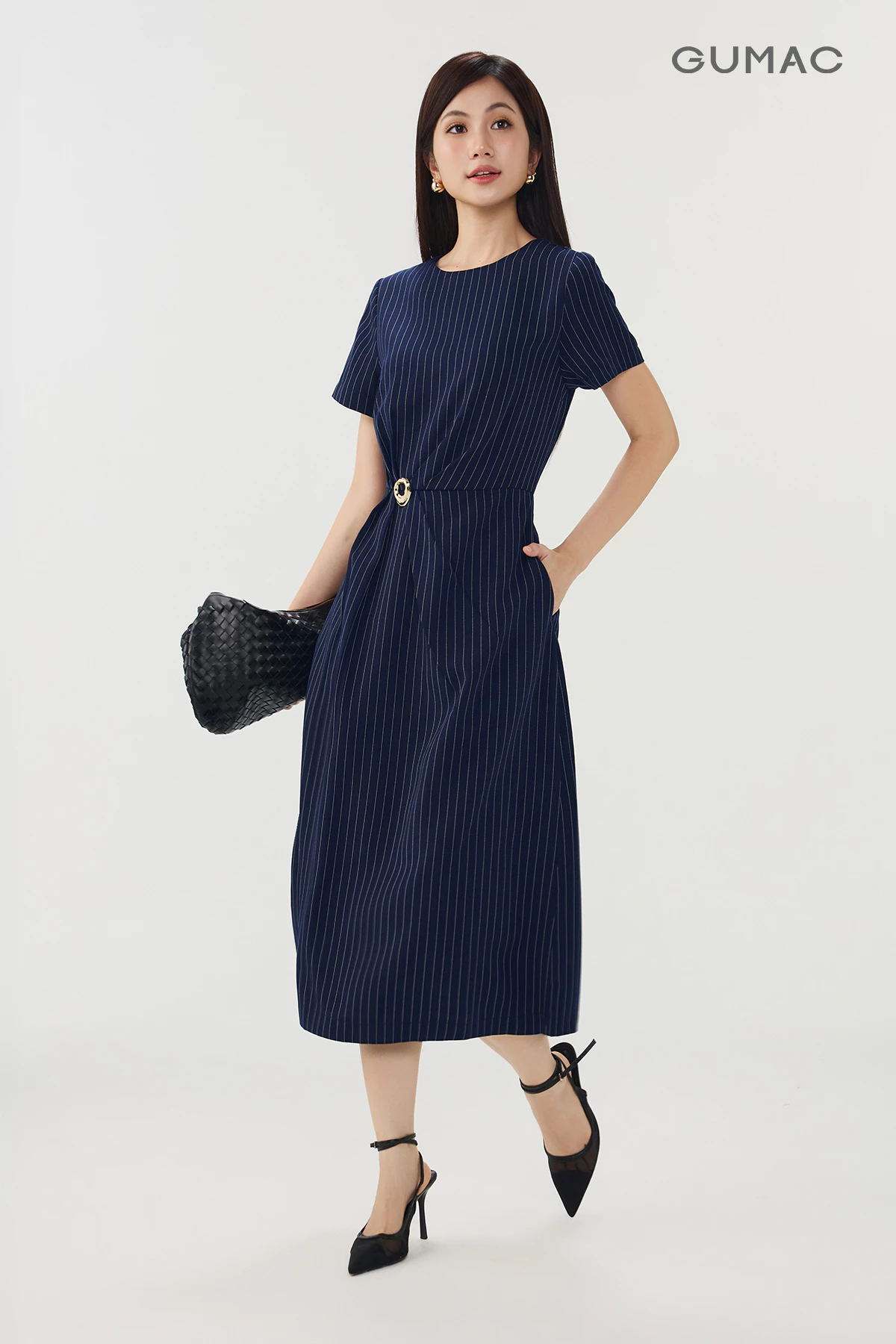 Đầm Nữ GUMAC Dáng Xòe Draping Cổ Tròn Tay Ngắn Có Túi Sườn Tiện Lợi Đính Phụ Kiện Thanh Lịch DG07101