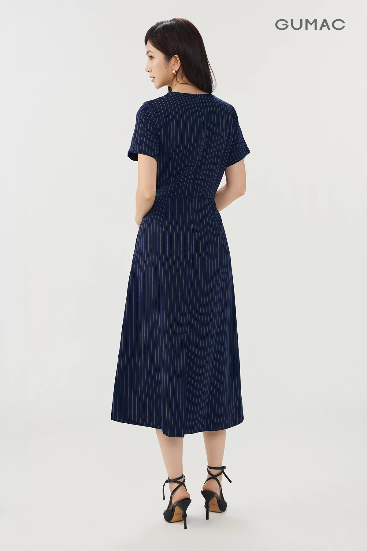 Đầm Nữ GUMAC Dáng Xòe Draping Cổ Tròn Tay Ngắn Có Túi Sườn Tiện Lợi Đính Phụ Kiện Thanh Lịch DG07101