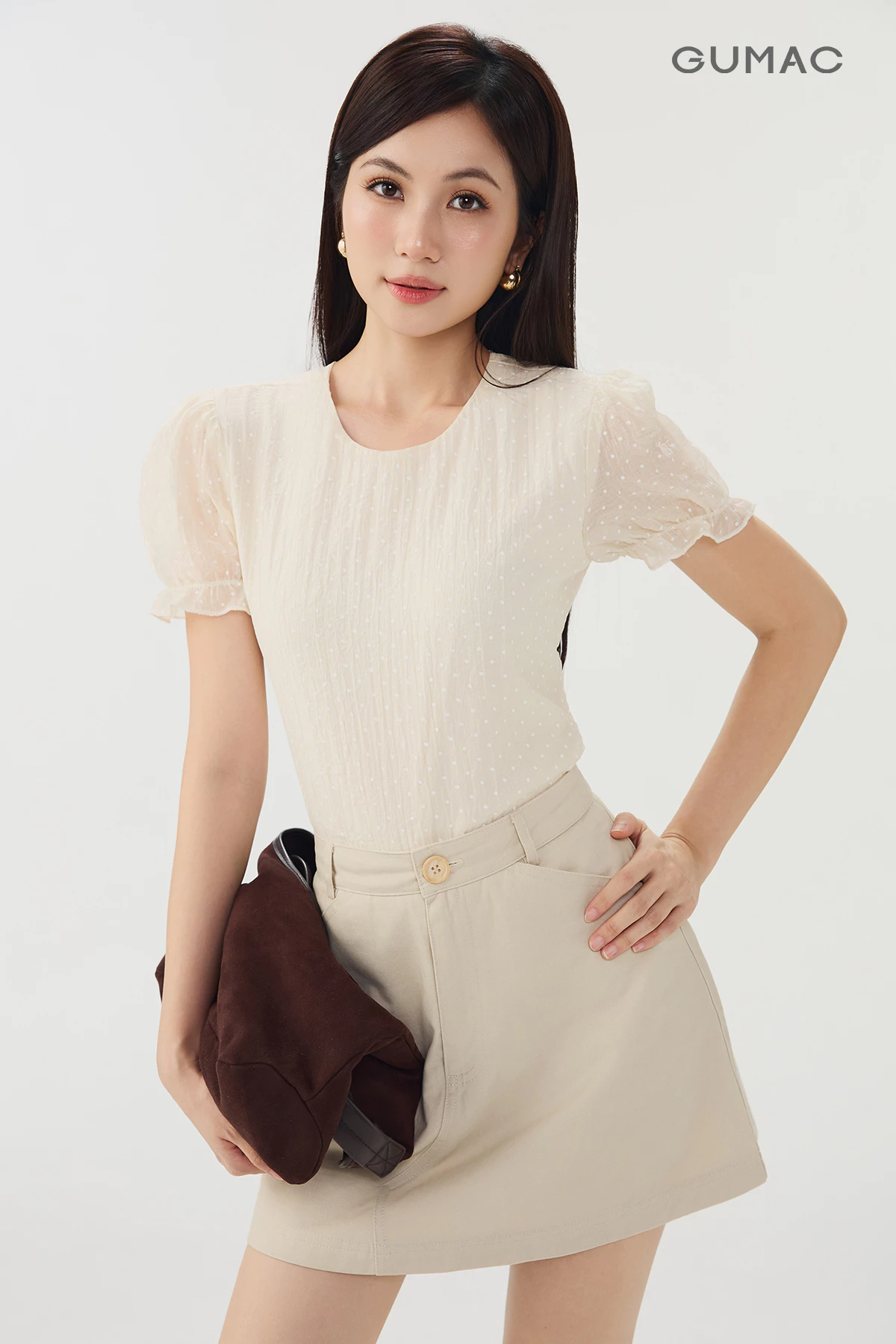 [VOUCHER 25%] Áo Kiểu Nữ GUMAC Chấm Bi Form Suông Cổ Tròn Tay Phồng Nhún Chất Liệu Tơ Hai Lớp Thanh Lịch LAG07075