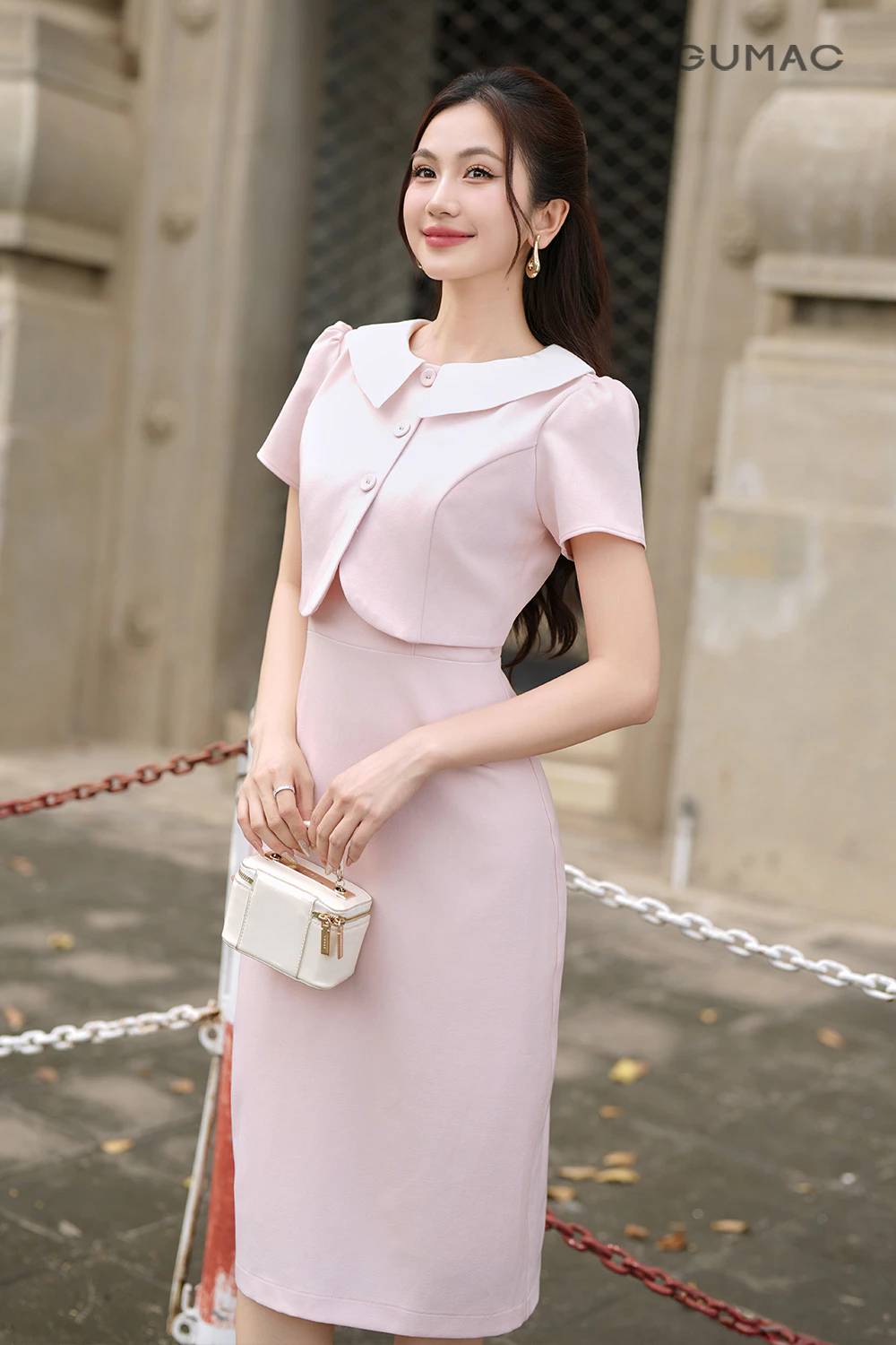 Đầm Nữ GUMAC Phối Cổ Trắng Giả Khoác Tay Nhún Phối Nút Bọc Thiết Kế Sang Trọng Tôn Dáng DG07002