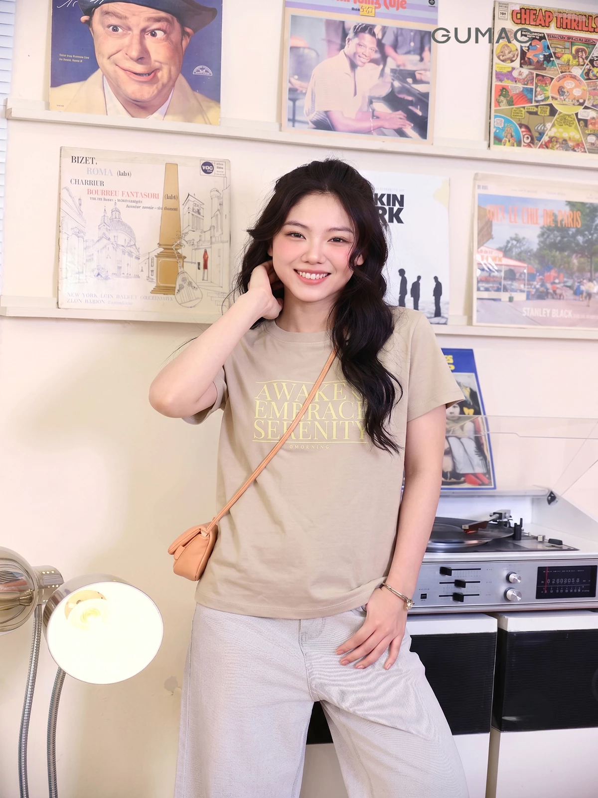 [VOUCHER 22%] Áo Thun Nữ Gmorning - GUMAC Form Regular Cổ Tròn Tay Ngắn In Chữ Basic YATG06069