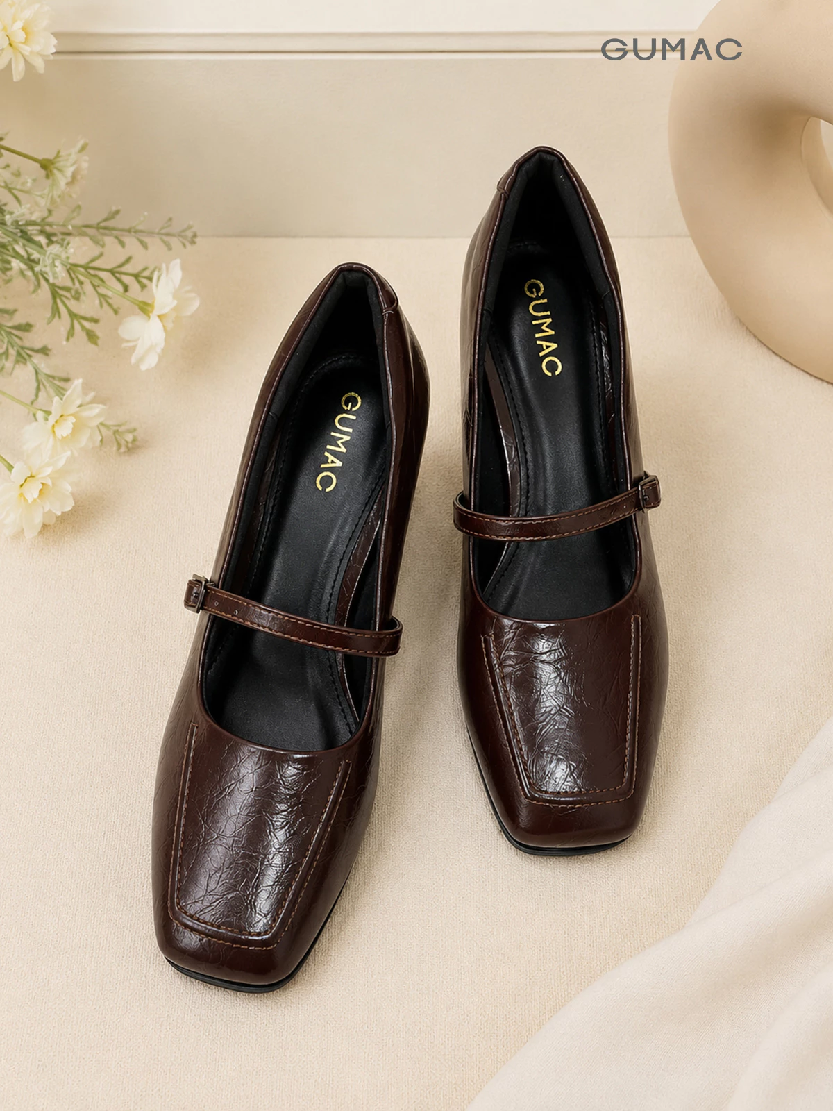 Giày Cao Gót Nữ GUMAC Mũi Vuông Đế Vuông 5cm Bít Mũi Quai Hậu Đính Khóa Kim Loại Sang Trọng GG07010