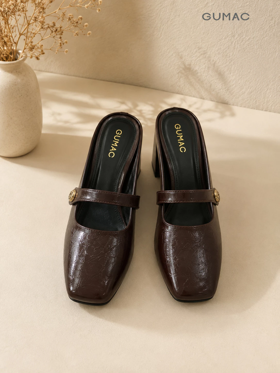 Giày Sục Nữ GUMAC Mũi Vuông Đế 5cm Quai Ngang Đính Hoa Kim Loại Lót Đệm Êm Chân Thanh Lịch GG07013
