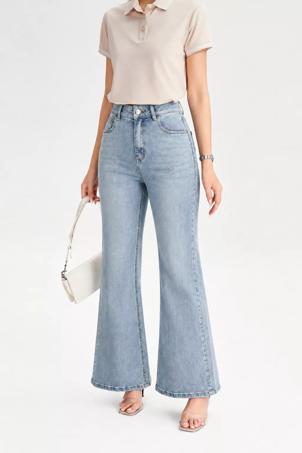 Quần Jeans Nữ GUMAC Form Ôm Ống Loe Nút Logo Gumac Túi Hàm Ếch Tôn Dáng Túi Sau Thanh Lịch LQJG07091