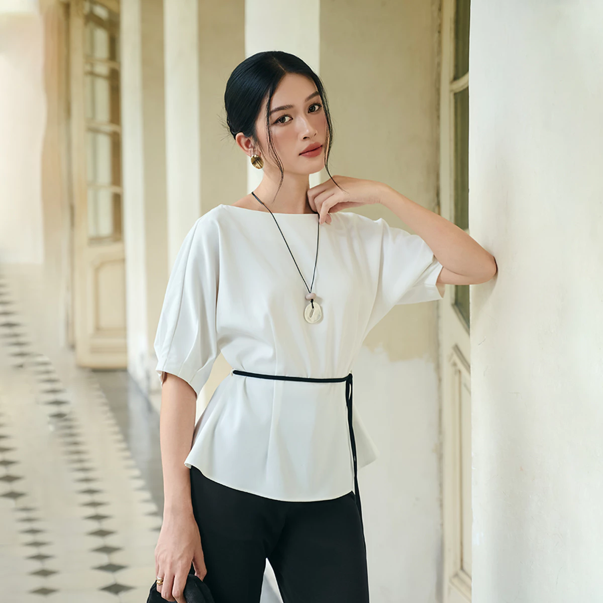 Áo kiểu nữ GUMAC tay liền kèm dây bên sườn có đỉa để thắt dây  AF10062