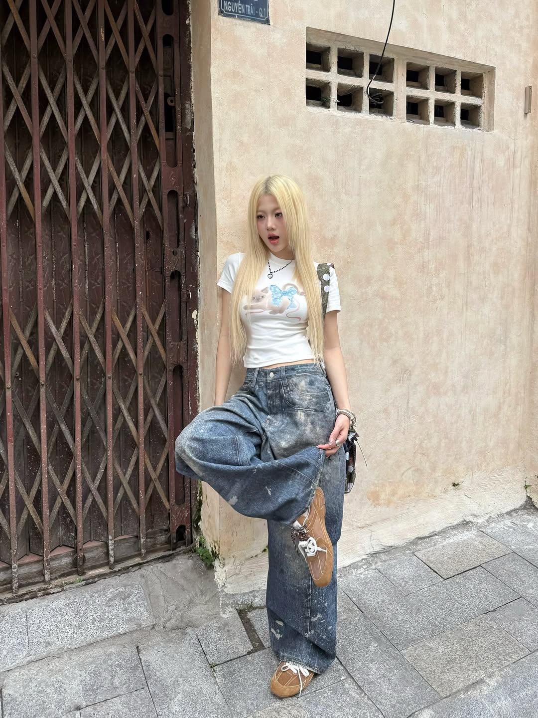 LSOUL Áo Croptop Tay Ngắn In 3D Qiqi Top + Quần Jeans Baggy Họa Tiết Loang Yeom Bottom Ver 2 A25102839