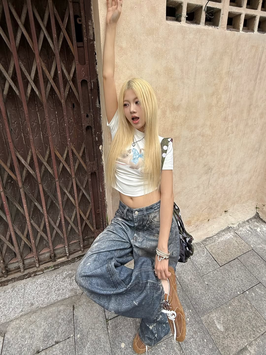 LSOUL Áo Croptop Tay Ngắn In 3D Qiqi Top + Quần Jeans Baggy Họa Tiết Loang Yeom Bottom Ver 2 A25102839