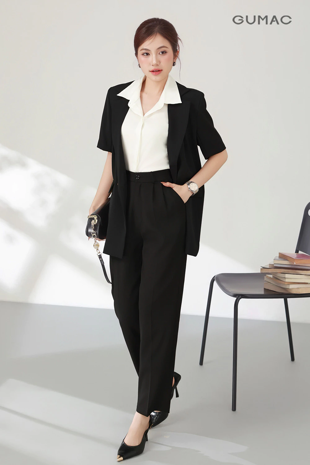 Set Lẻ Áo Khoác Blazer Nữ GUMAC Nút Gỗ Thanh Lịch OWF03028 - Quần Shorts Nữ Chiết Ly SHF03037