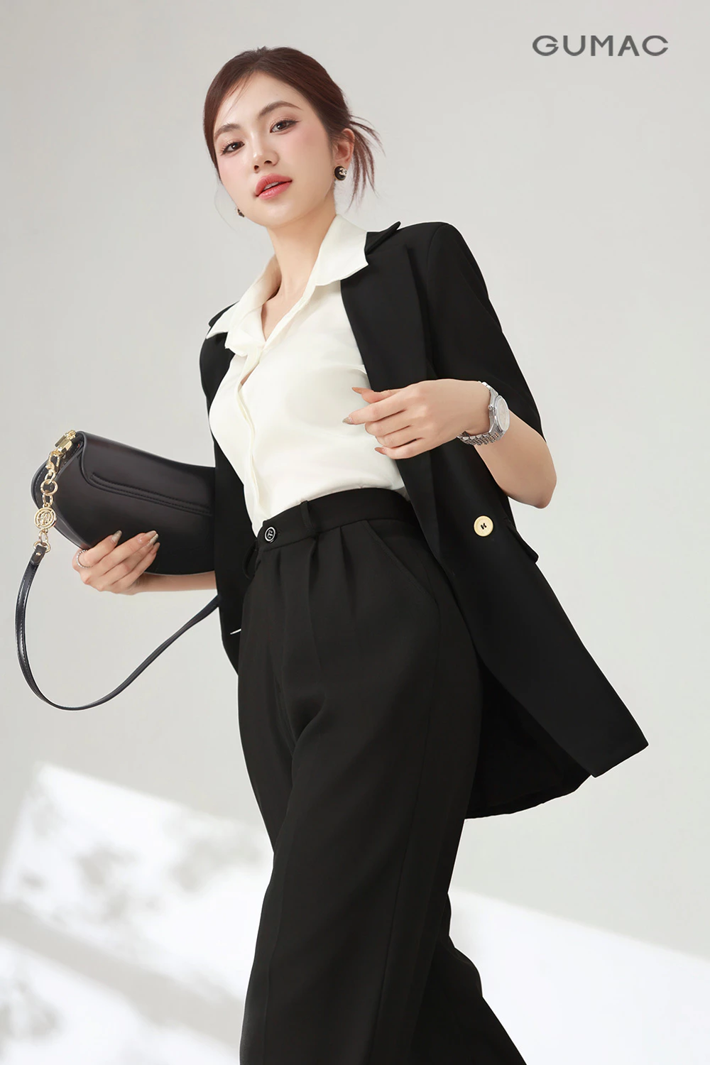 Set Lẻ Áo Khoác Blazer Nữ GUMAC Nút Gỗ Thanh Lịch OWF03028 - Quần Shorts Nữ Chiết Ly SHF03037