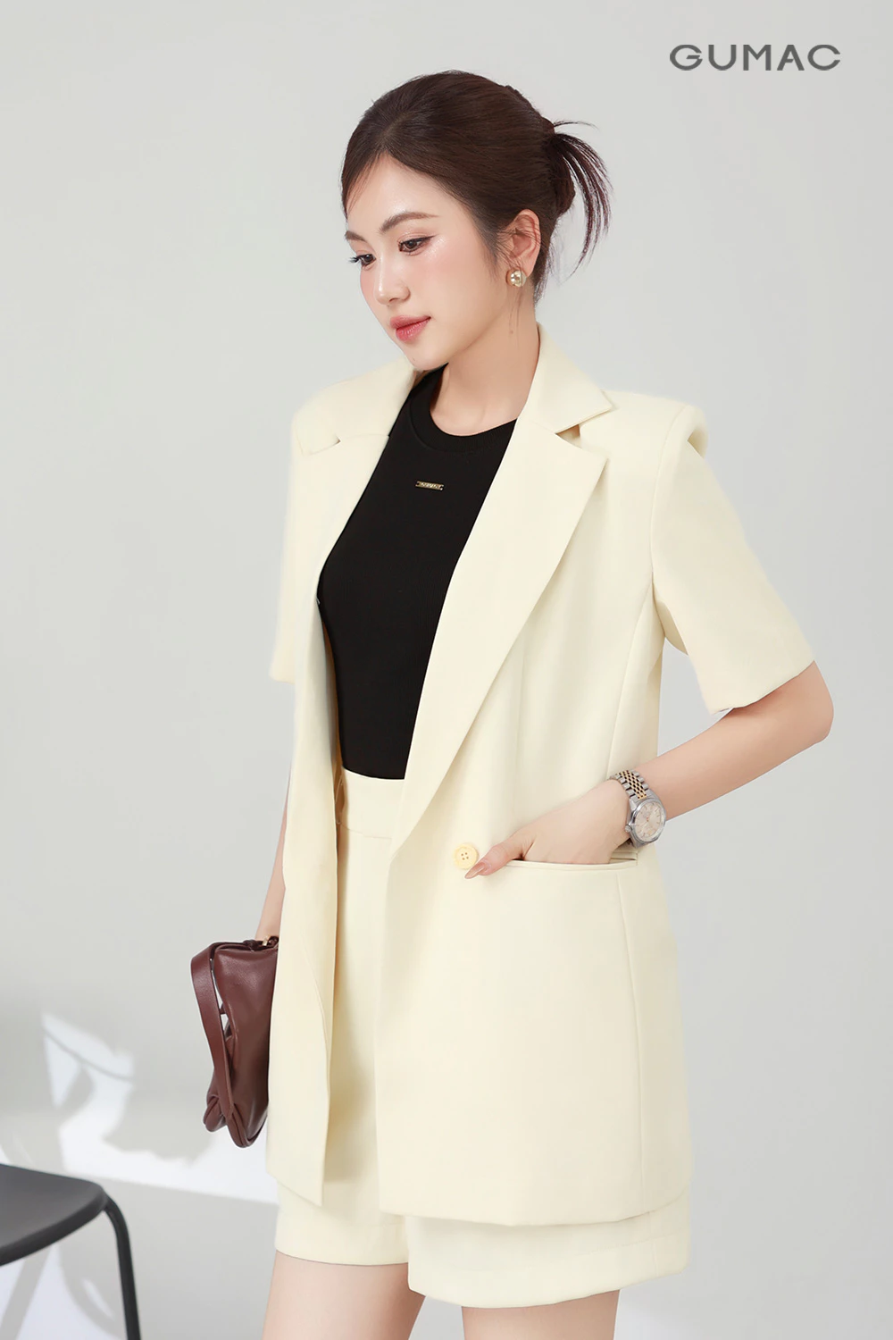 Set Lẻ Áo Khoác Blazer Nữ GUMAC Nút Gỗ Thanh Lịch OWF03028 - Quần Shorts Nữ Chiết Ly SHF03037