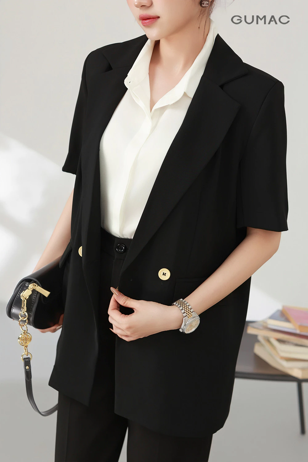 Set Lẻ Áo Khoác Blazer Nữ GUMAC Nút Gỗ Thanh Lịch OWF03028 - Quần Shorts Nữ Chiết Ly SHF03037