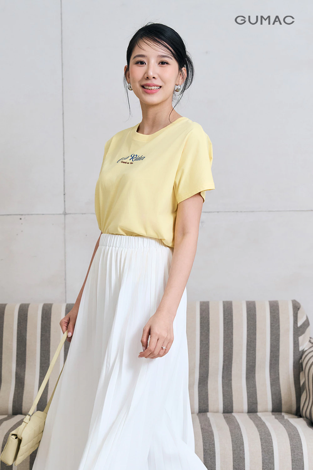Áo thun nữ GUMAC form suông cánh dơi in art phối màu ATF12031