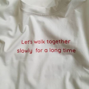 Áo thun in chữ Let's walk together for a long time