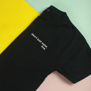 Áo thun unisex cotton 100% in chữ Dont' just exist, live. [ clearance]