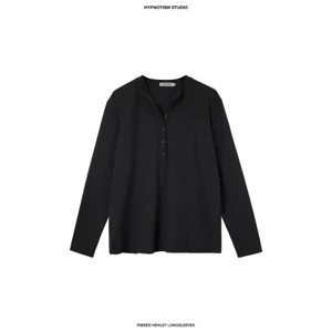 HYPNOTISM |”RIBBED HENLEY TOP” - Áo tay dài cổ tròn phối hàng nút giữa, chất liệu thun gân