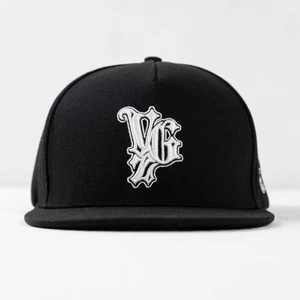 VGZ snapback Gothic Black / White