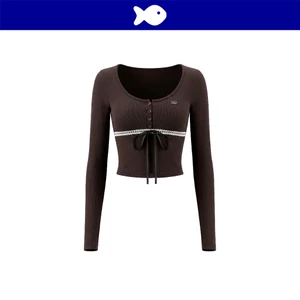 Áo nữ dài tay croptop ôm dáng DKMV thiết kế hàng ren trắng đan dây ruy băng đen logo cá màu nâu Posey Top | K-T68-N