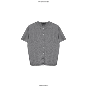 HYPNOTISM |"CREW NECK SHIRT" Áo cổ tròn unisex ngắn tay phối cúc vải dệt kim mềm mịn