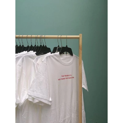 Áo thun tay ngắn unisex Chodole cho cả nam và nữ, chất liệu vải cotton in chữ The trouble is you think you have time