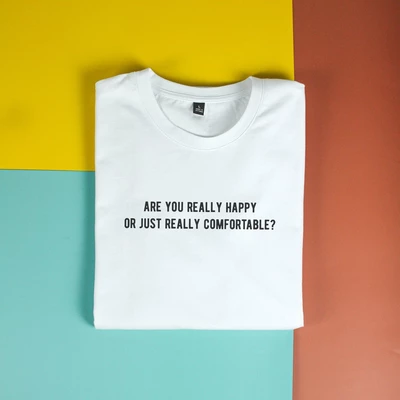 Áo thun ngắn tay unisex Chodole cho cả nam và nữ, chất liệu vải cotton in cotton 100% in chữ are you really happy?