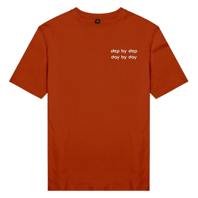 Áo thun ngắn tay unisex Chodole cho cả nam và nữ, chất liệu vải cotton in cotton 100% in chữ step by step, day by day