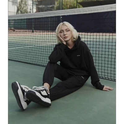 Quần Jogger UNSOCIAL Silicone Label (Trắng/Đen)
