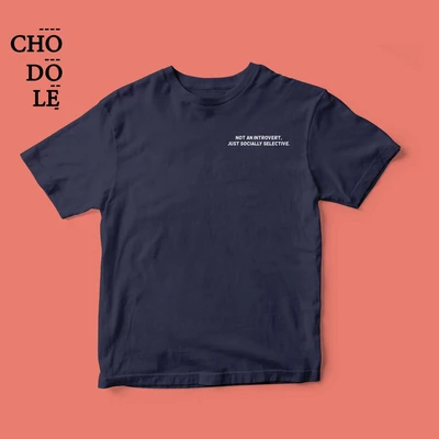 Áo thun tay ngắn unisex Chodole cho cả nam và nữ, chất liệu vải cotton in hình Not an introvert, just socially selective