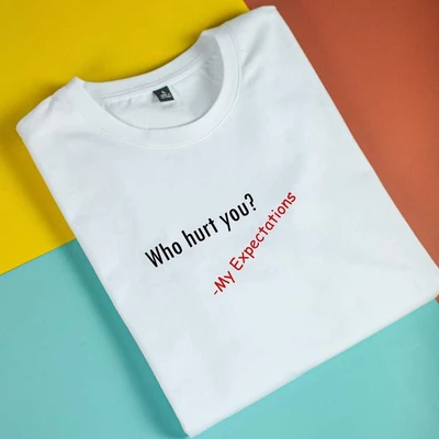  Áo thun tay ngắn unisex Chodole cho cả nam và nữ, chất liệu vải cotton in chữ Who hurt you ? - My expectations