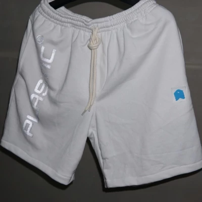 Plastic logo quần
