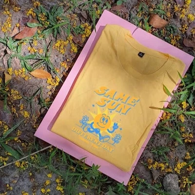 Áo thun tay ngắn unisex Chodole cho cả nam và nữ, chất liệu vải cotton in hình Same Sun Different day (nhiều màu)