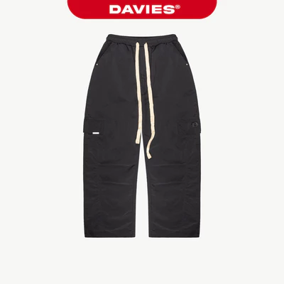 Quần Cargo ống rộng lưng thun DAVIES chất dù nhăn tag kim loại phối hoạ tiết logo thêu chìm Rivet Cargo Pants | D-Q12