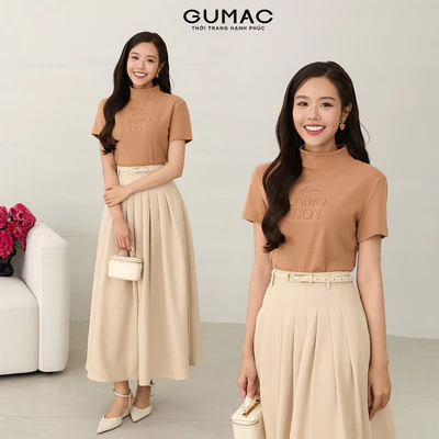 Áo cổ lọ GUMAC form slim tay ngắn có đánh eo hai bên sườn in chữ dập nổi  ATF12049
