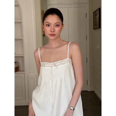 RUBIES Kitty Dress - Đầm Ngắn Nữ Vải Linen Hàn Phối Ren Dáng Suông 2 Dây Cổ Vuông