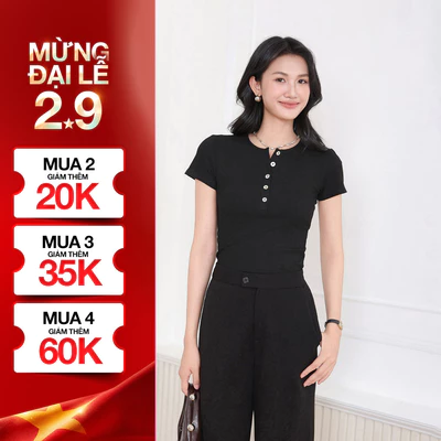Áo Thun Nữ GUMAC Form Slim Cổ Tròn Đính Nút Xà Cừ Co Giãn Thoải Mái ATF04021
