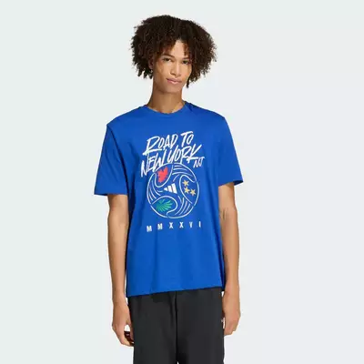 adidas Phong cách sống Áo Thun Graphic Road To NY NJ Giải Vô Địch Bóng Đá Thế Giới FIFA 26™ Nam Màu xanh da trời KB2534