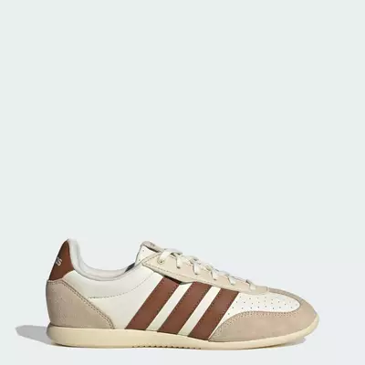 adidas Phong cách sống GIÀY BARREDA LO Nữ trắng HQ7389