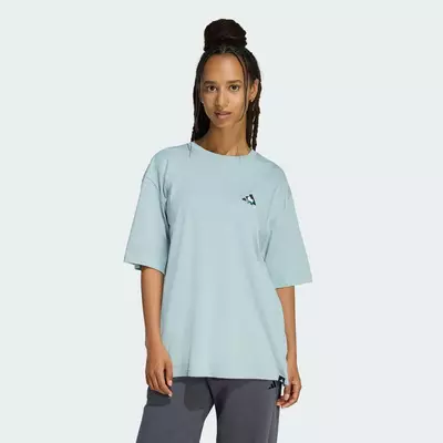adidas Phong cách sống ÁO THUN GRAPHIC OVERSIZE SOFT SIDE Nữ màu xanh lá KA5092