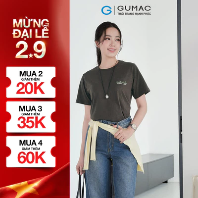 Áo Thun Nữ GUMAC Form Regular Cổ Tròn Tay Ngắn Thêu Chữ Adecade Tối Giản Trẻ Trung ATF09006