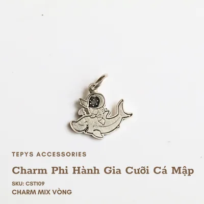 Charm Phi Hành Gia Cưỡi Cá Mập