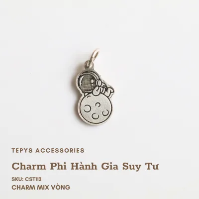 Charm Phi Hành Gia Suy Tư