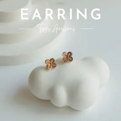 Four-Pelled Flower Earring