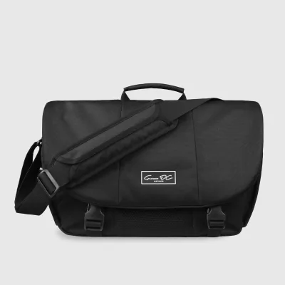 Urbanista messenger bag  // Đen