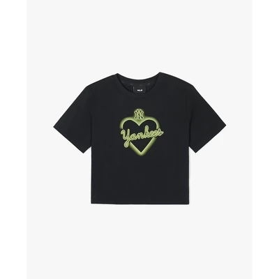 MLB - Áo croptop nữ cổ tròn tay ngắn Heart Medium Logo_3FTSH0243-50BKS
