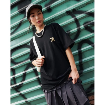 MLB - Áo thun unisex cổ tròn tay ngắn New Year Snake Overfit_3ATSQ0151-50BKS