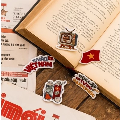 Pin cài ADORE bao cấp