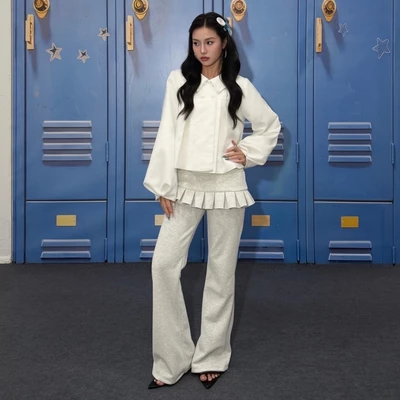 Quần Nữ HOMEROOM FLARE PANTS REGODS – Nỉ PCG 2 Dáng Ống Loe, Cạp Cao Phối Xếp Ly, Logo Thêu