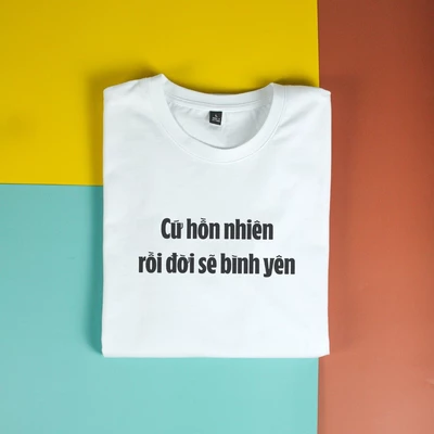 Áo thun unisex cotton 100% in chữ Cứ hồn nhiên rồi đời sẽ bình yên